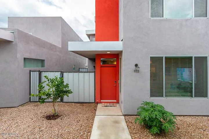 933 E Park Modern Dr — Photo 2