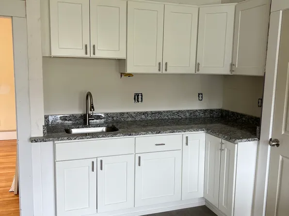 205 Rollstone St #2R, Fitchburg, MA 01420