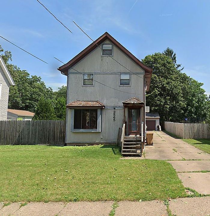 2nd image of 2565 6th St