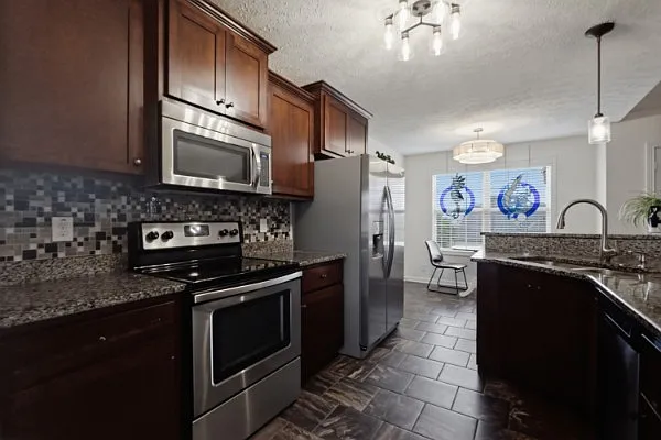 1060 Henry Place Blvd — Photo 6