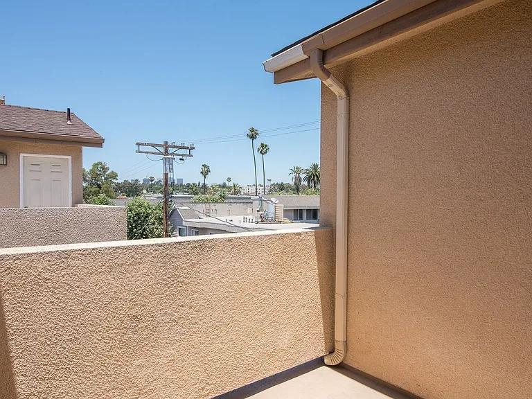 Motor Apartments — Photo 23
