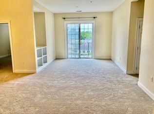5215 Center St APT 407, Williamsburg, VA 23188
