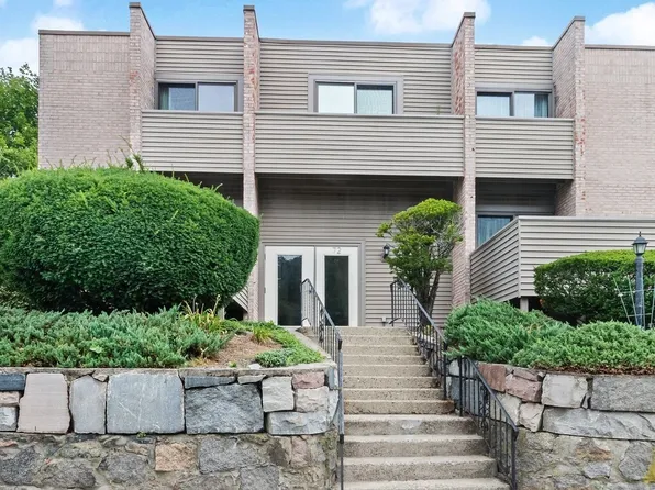 72 Centre St Unit J, Quincy, MA 02169