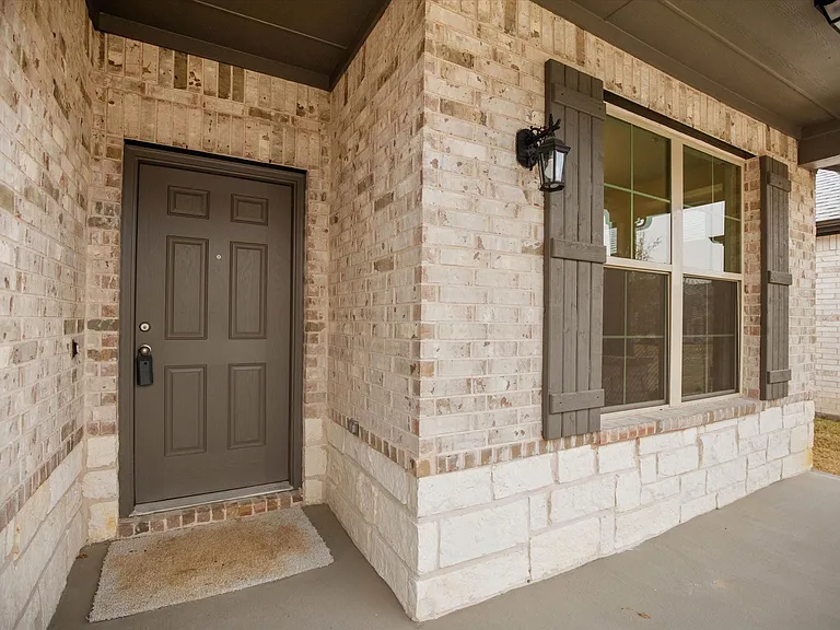2036 Almassera Dr — Photo 14