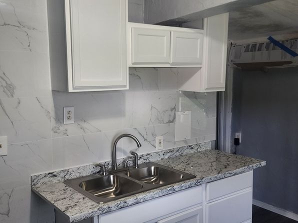 1114 Victory Blvd #D