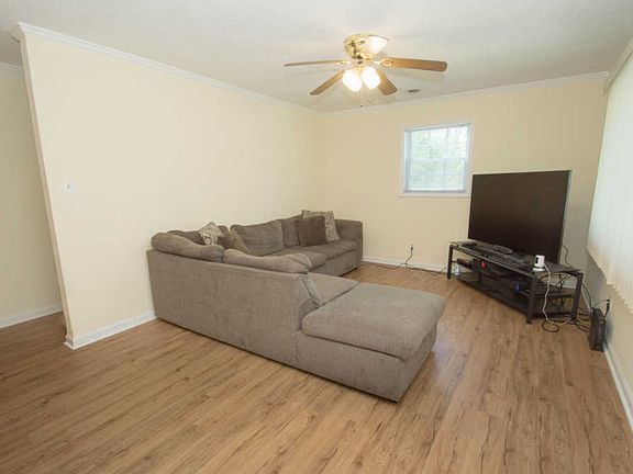 4th image of 1028 Forsythe St