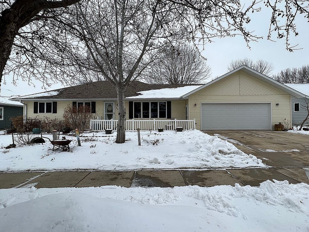1371 4th Ave SW, Le Mars, IA 51031 Zillow