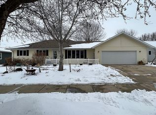 1371 4th Ave SW, Le Mars, IA 51031