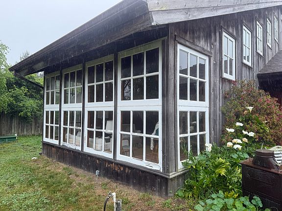 4th image of 415 Evergreen Rd