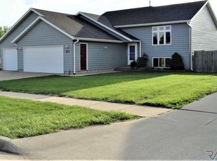 820 Cathy Dr, Tea, SD 57064
