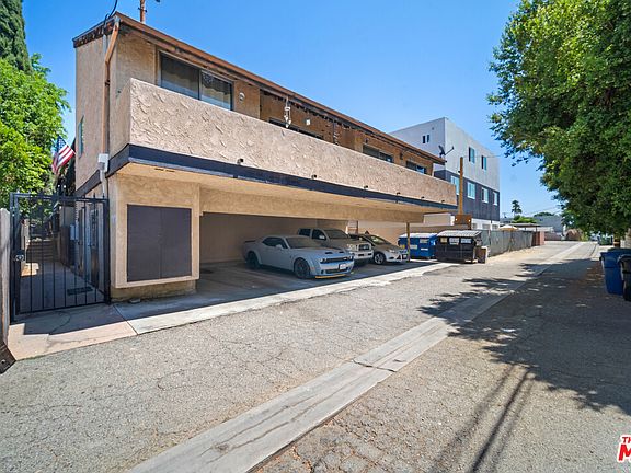 3rd image of 12650 Oxnard St