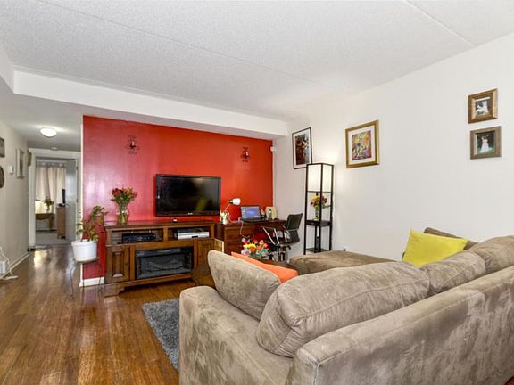 4th image of 129 Beach 61st St #1