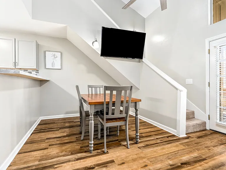 1016B Stonegate Dr — Photo 6