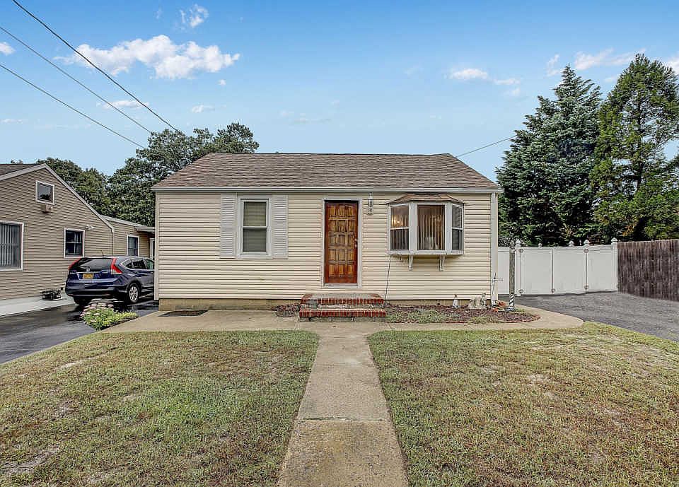 1st image of 556 Gilford Ave