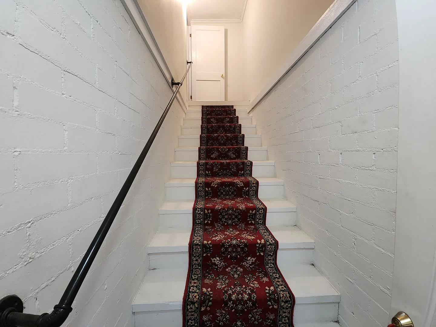 Midtown Duplex Apartment 1 Bed 1 Bath Water Included — Photo 2