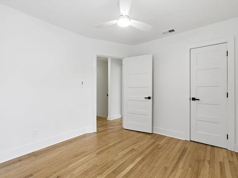 421 E Jennings St — Photo 33