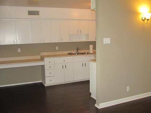4th image of 811 Greenhaven Dr
