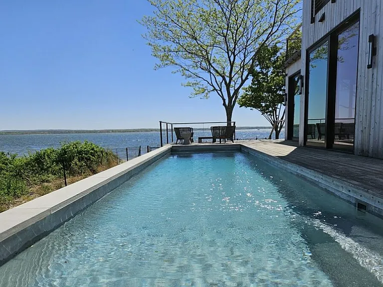 599 Peconic Bay Blvd — Photo 2
