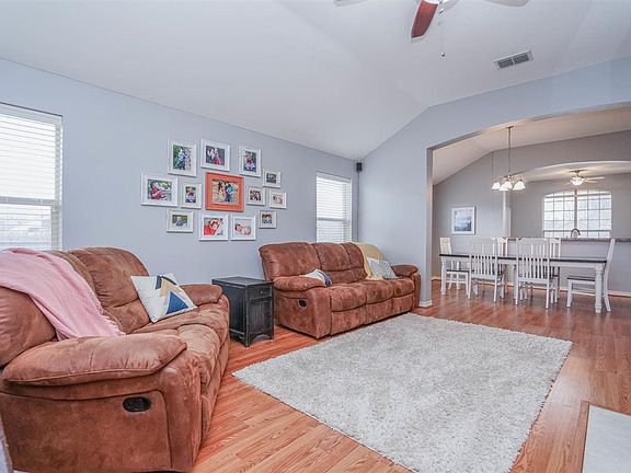 3rd image of 2025 Eden Dr