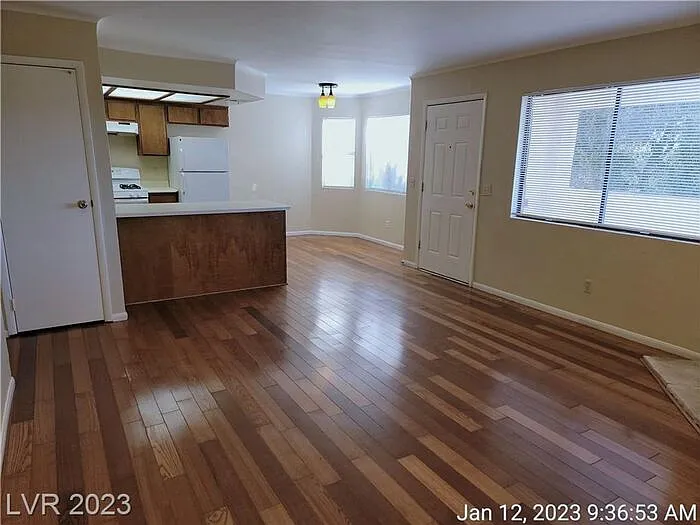 2 bed, 2.0 bath, 912 sqft, $1,350 — Photo 3