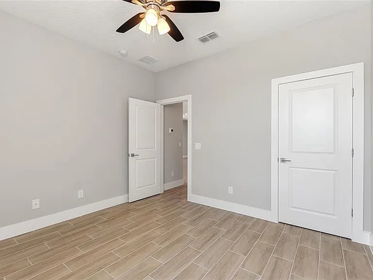 802 James Dr — Photo 16