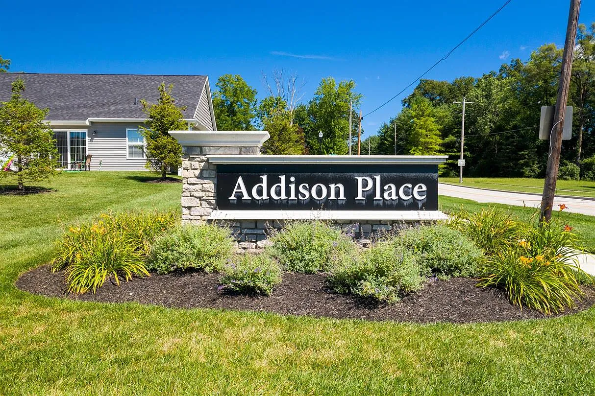 Addison Place — Photo 3