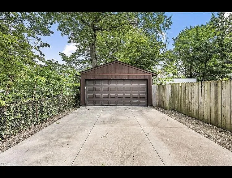 15241 Hilliard Rd — Photo 9