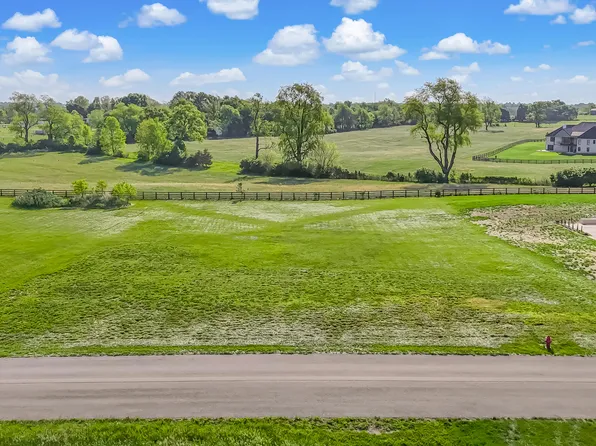 222 Ridgefield Dr, Nicholasville, KY 40356