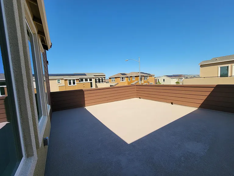 Roof Deck for Morning Yoga, Coffee, Romantic Dinner or Entertaining guests.