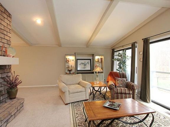 4th image of 3515 Tuscany Dr NE