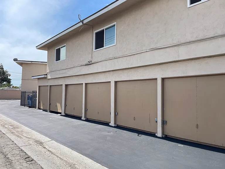 1145 S Poplar St — Photo 12