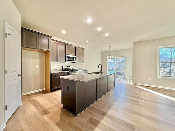 4th image of 4430 Scottys Dr