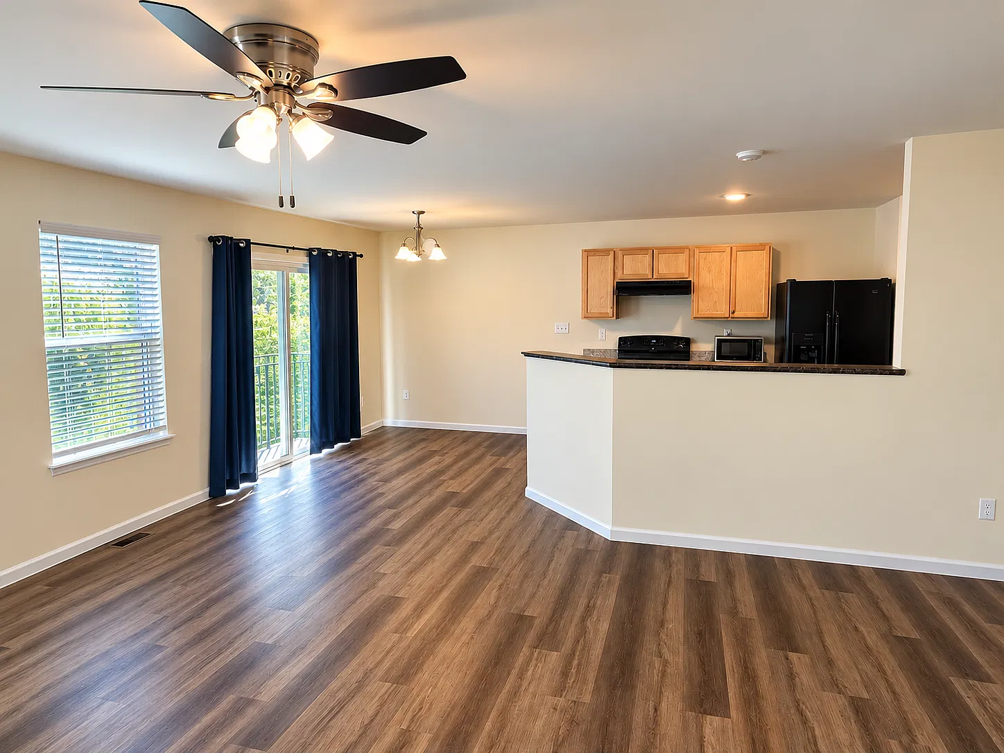 3 bed, 2.5 bath, 1708 sqft, $1,950 — Photo 2