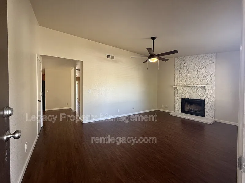 2 bed, 2.0 bath, 1155 sqft, $2,150 — Photo 2