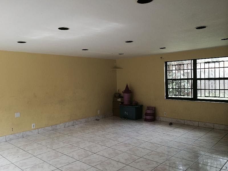 2nd image of 131 NE 17th Ct