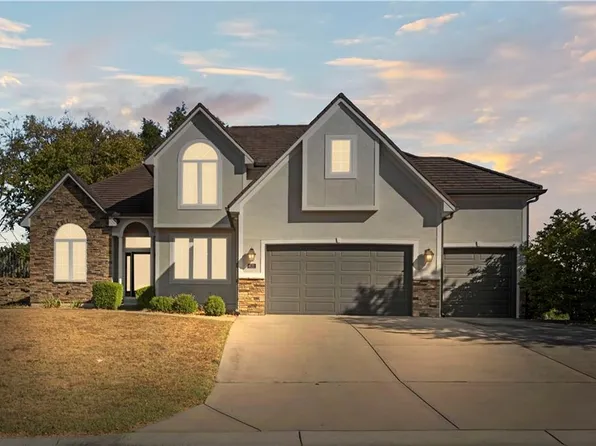 6121 NE Upper Wood Rd, Lees Summit, MO 64064