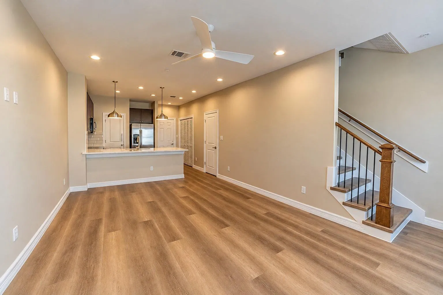 2 bed, 2.5 bath, 1084 sqft, $1,925 — Photo 4