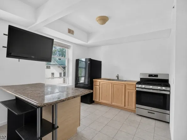 133 N Maple Ave BLDG 133 #303, East Orange City, NJ 07017