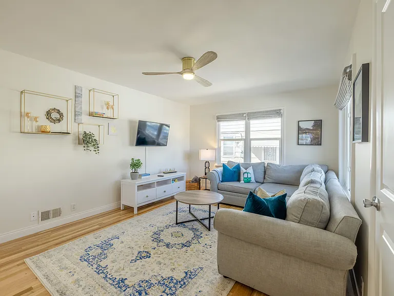 356 E Utopia Ave S — Photo 9