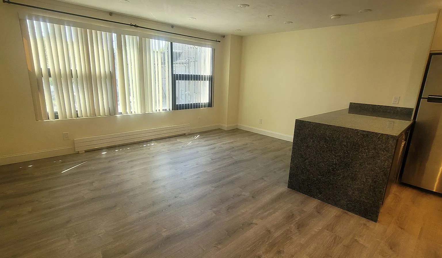 Discounted Fee! Luxury Studio Near BU & T! Perfect for Students wanting Perfect Location — Photo 2