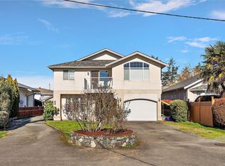 2124 James White Blvd W, Sidney, BC V8L1Z2