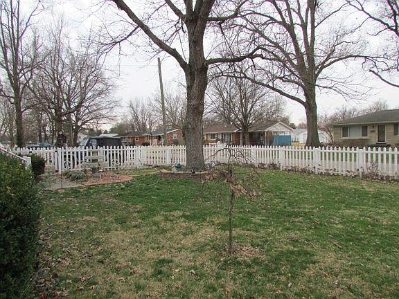 4th image of 1912 Carol Dr
