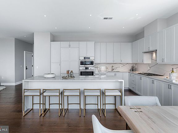 2nd image of 925 N Fairfax St #Penthouse 03