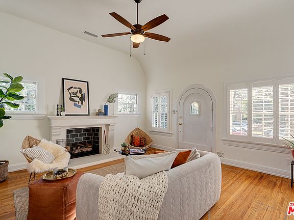 3rd image of 3860 Hollypark Pl