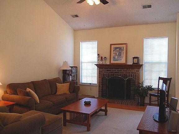 3rd image of 102 Dalegarth Ct