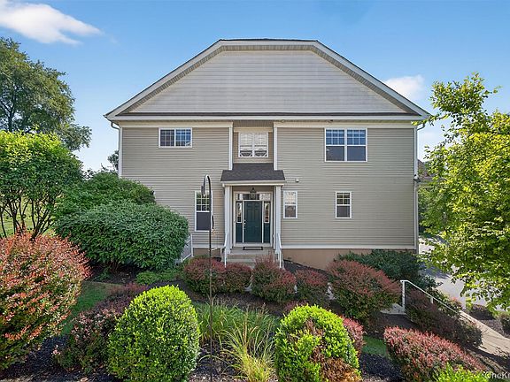 3rd image of 8 Green Court
