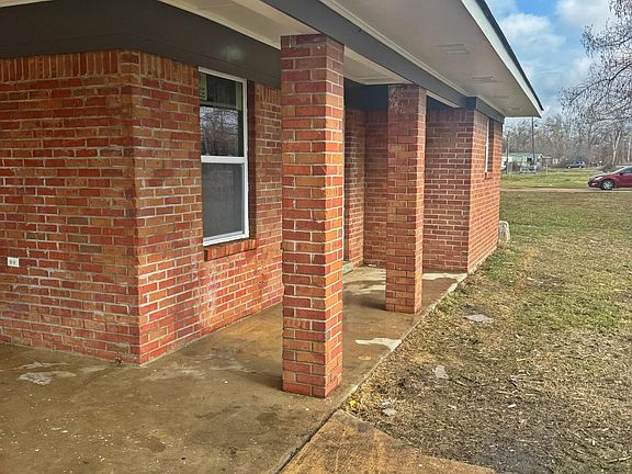 3rd image of 3305 Miller Rd