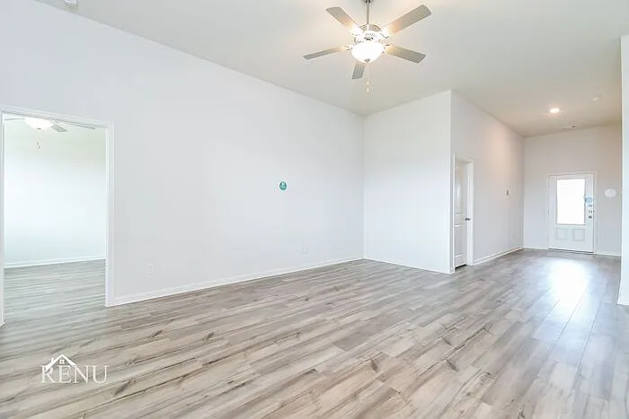 1017 Wheatfield Ln — Photo 8