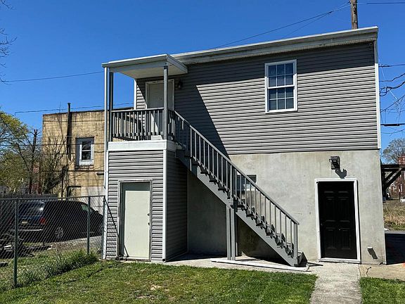 2nd image of 1446 Regina St