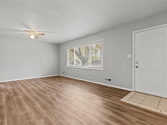3rd image of 11007 Cambridge Ave